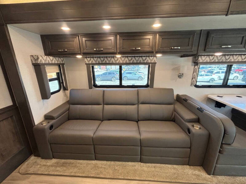 2025 Freightliner S2RV Chassis