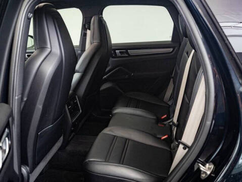 2023 Porsche Cayenne Platinum Edition