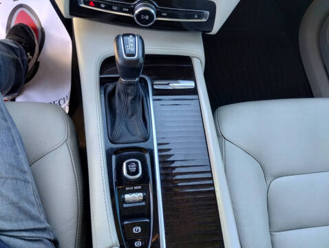 2019 Volvo XC90 T5 Momentum