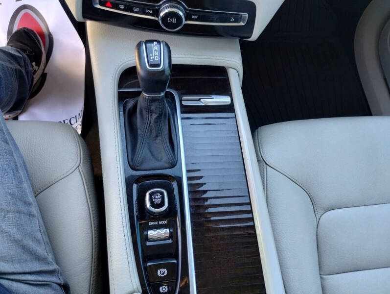 2019 Volvo XC90 T5 Momentum