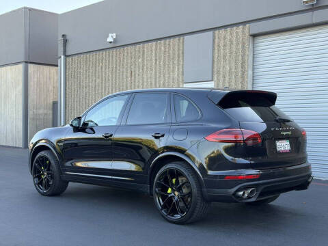 2017 Porsche Cayenne S E-Hybrid Platinum Edition