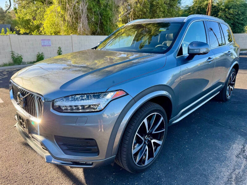 2020 Volvo XC90 T6 Momentum 6-Passenger