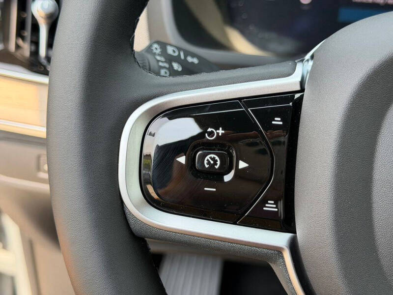 2026 Volvo XC90 T8 Plus 7P