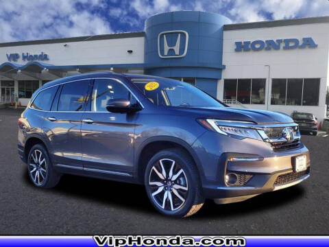 2021 Honda Pilot Touring w/Rear Captain's Chairs
