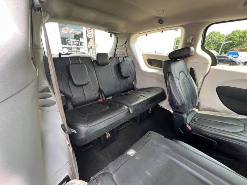 2017 Chrysler Pacifica Touring-L Plus