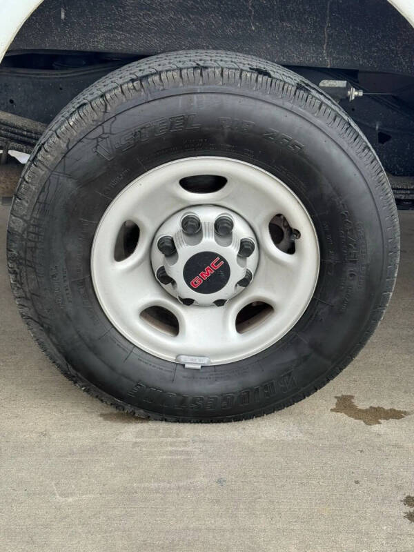 2024 GMC Savana 2500