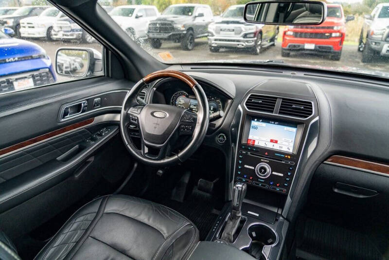 2017 Ford Explorer Platinum