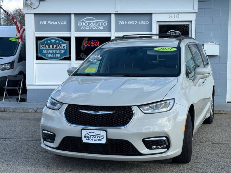 2021 Chrysler Pacifica Touring photo 2