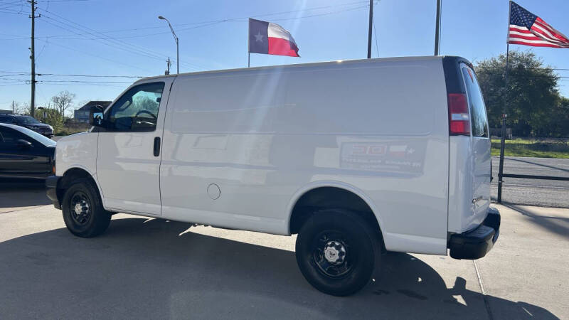 2022 Chevrolet Express 2500