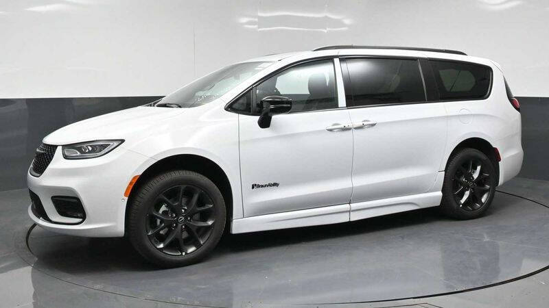 2026 Chrysler Pacifica Select
