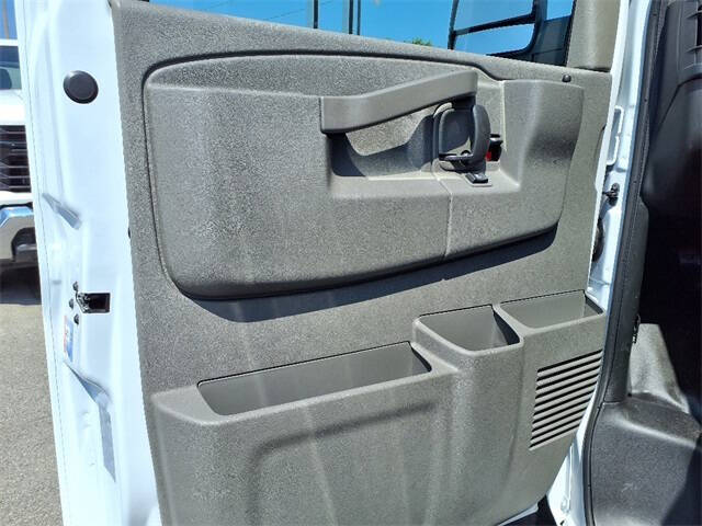 2025 Chevrolet Express 3500