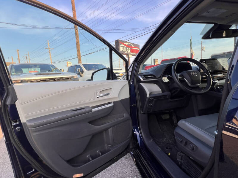 2021 Toyota Sienna XLE 8-Passenger