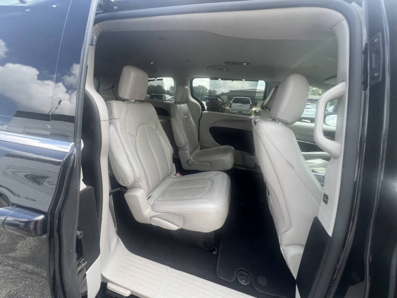 2017 Chrysler Pacifica Touring-L Plus