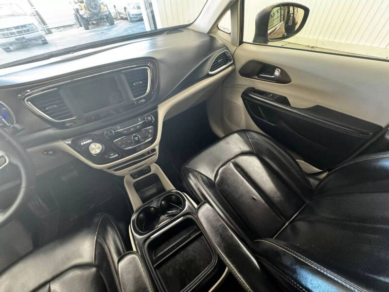 2020 Chrysler Voyager LXi