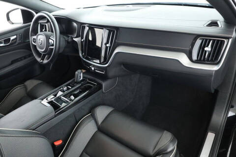 2022 Volvo S60 Recharge T8 R-Design Black Edition