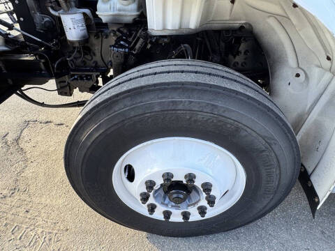 2015 Freightliner M2 106