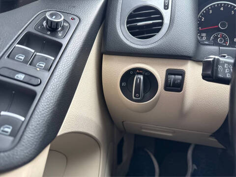 2012 Volkswagen Tiguan LE