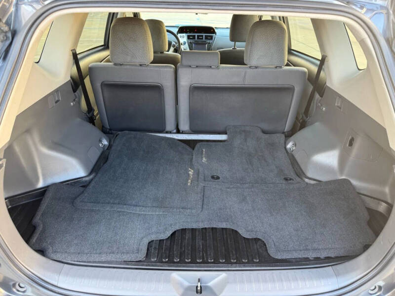 2014 Toyota Prius v Three