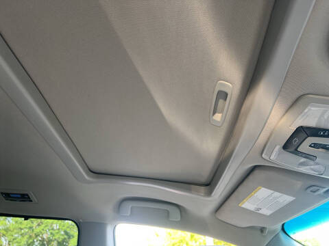 2017 Toyota Sienna XLE 7-Passenger Auto Access Seat