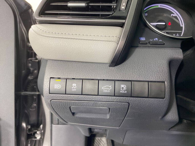 2024 Toyota Camry Hybrid LE