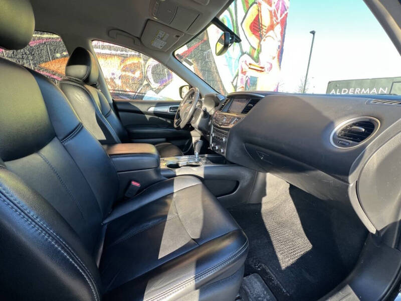 2019 Nissan Pathfinder SL