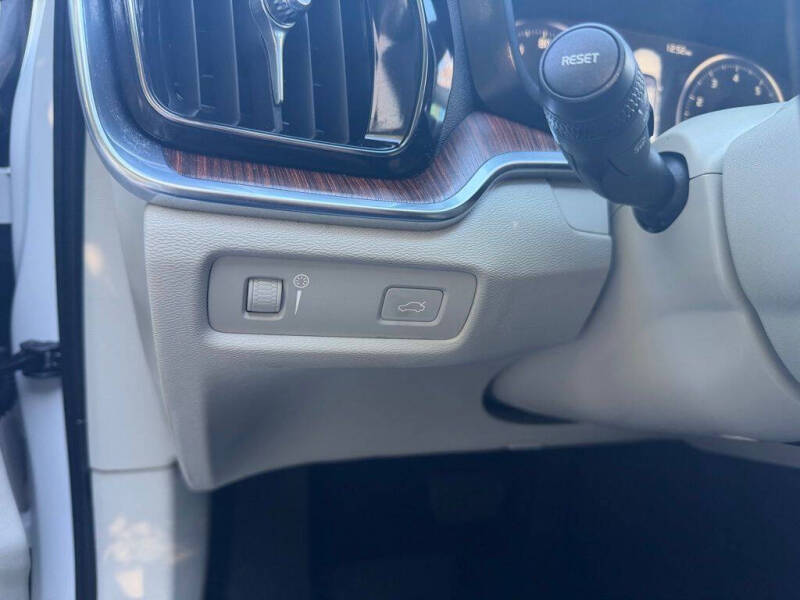 2021 Volvo S60 T5 Momentum