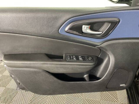2016 Chrysler 200 S