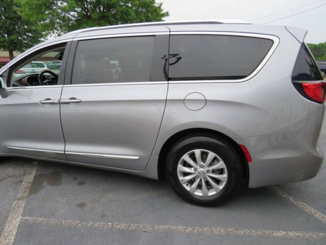 2018 Chrysler Pacifica for sale at Colbert's Auto Outlet in Hickory, NC