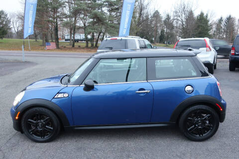 2013 MINI Hardtop for sale at GEG Automotive in Gilbertsville PA