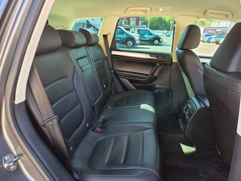 2015 Volkswagen Touareg V6 Sport