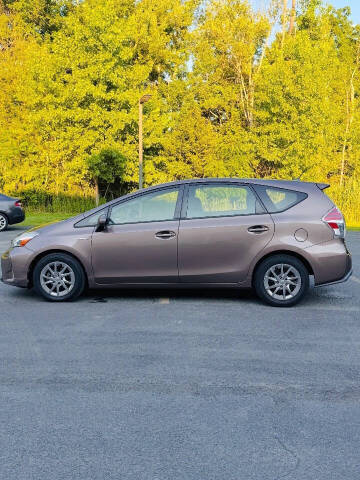 2015 Toyota Prius v Four
