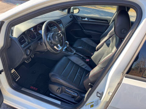 2017 Volkswagen Golf GTI Sport