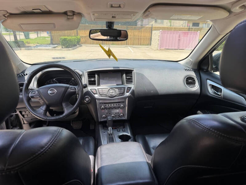 2017 Nissan Pathfinder SL