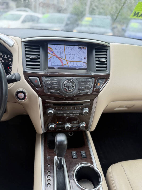 2016 Nissan Pathfinder SL