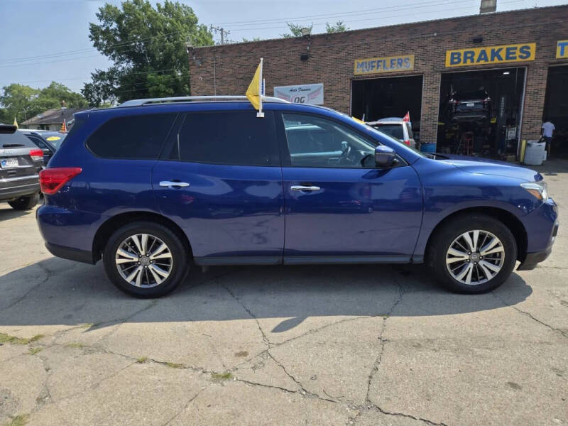 2020 Nissan Pathfinder SV