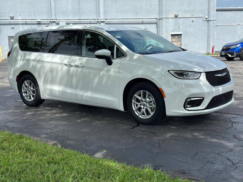 2023 Chrysler Pacifica Touring L