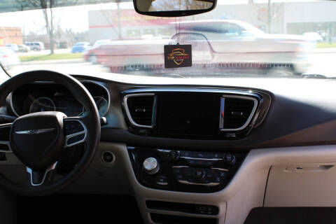 2017 Chrysler Pacifica Touring-L