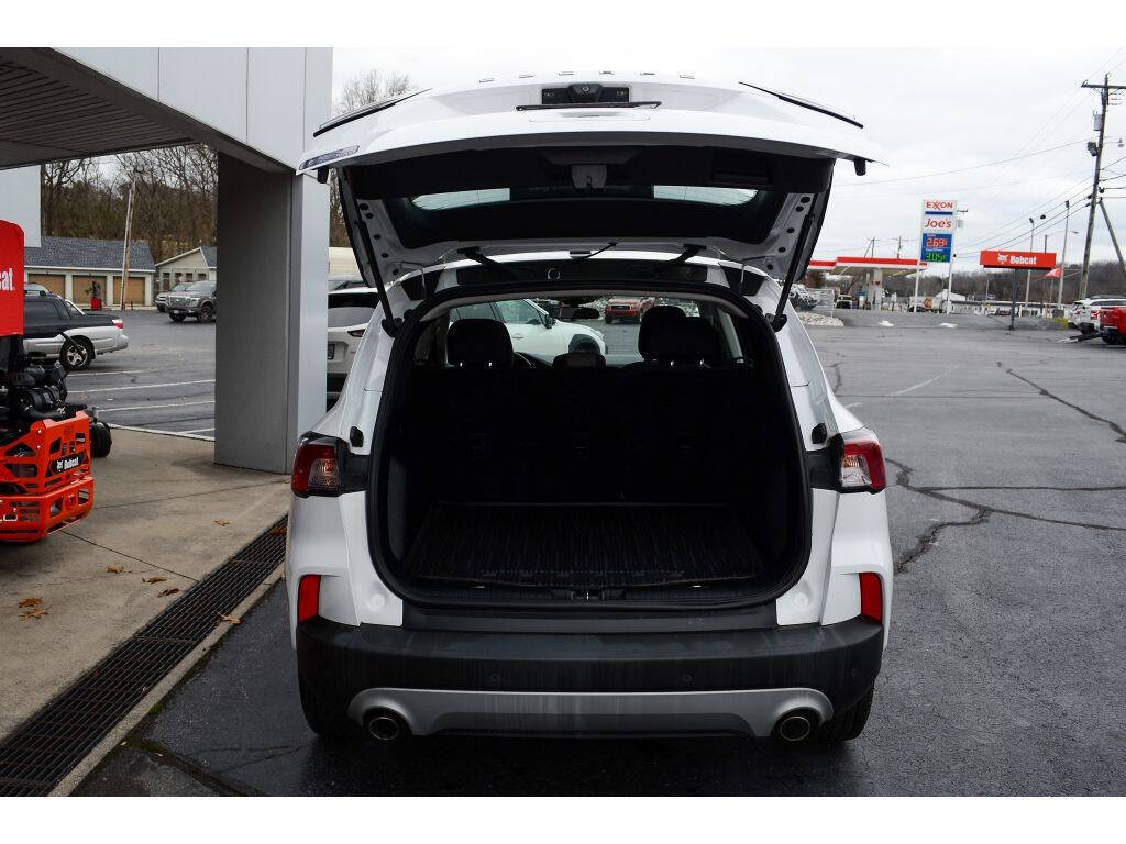 2022 Ford Escape for sale at EARL DUFF PRE-OWNED CENTER in Harriman, TN