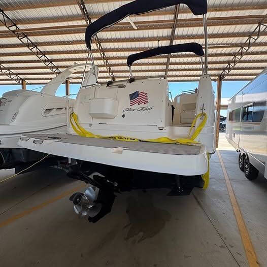 2005 Rinker 270 Express Cruiser