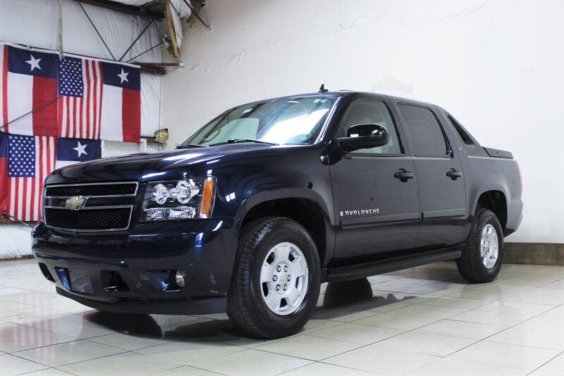 2008 Chevrolet Avalanche for sale at ROADSTERS AUTO in Houston TX
