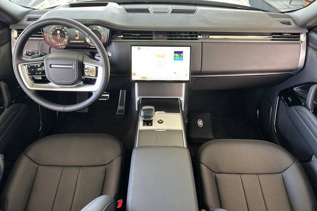 2025 Land Rover Range Rover P615 SV
