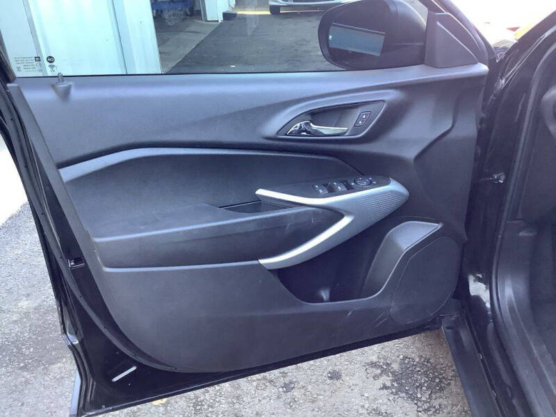 2025 Chevrolet Trax LS