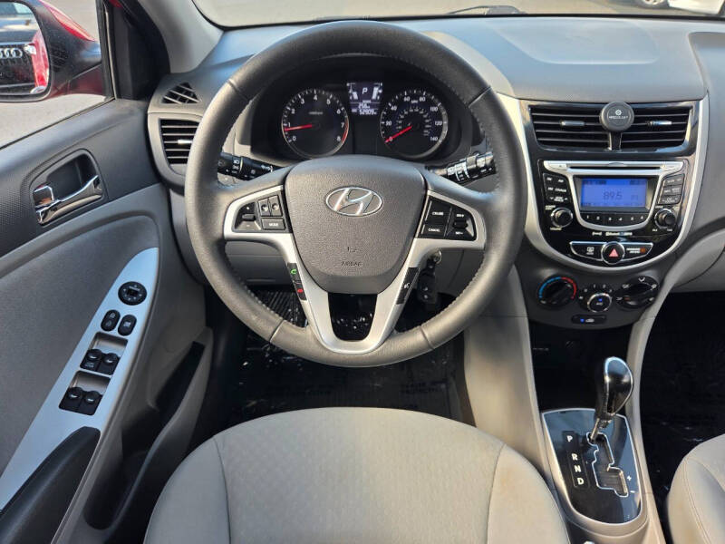 2013 Hyundai Accent SE