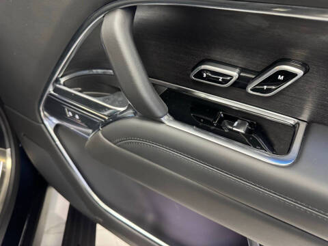 2025 Land Rover Range Rover P400 SE