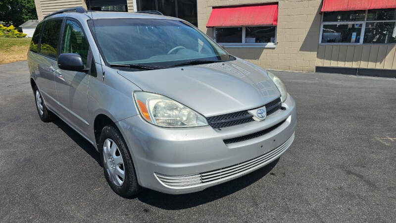 2004 Toyota Sienna for sale at I-Deal Cars LLC in York PA