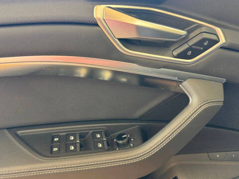 2021 Audi e-tron quattro Premium