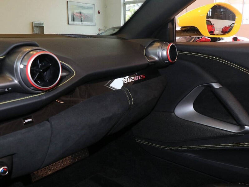 2021 Ferrari 812 GTS