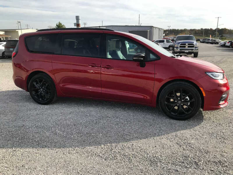 2026 Chrysler Pacifica Select