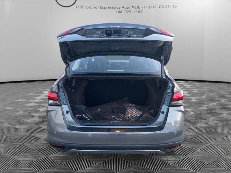 2025 Nissan Versa SR