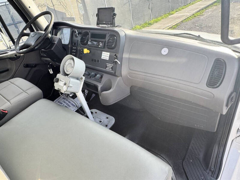 2019 Freightliner M2 106